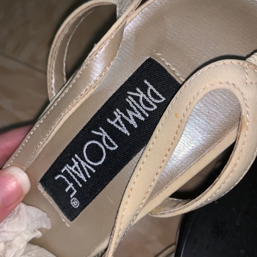 Beige heels - Picture 7 of 8